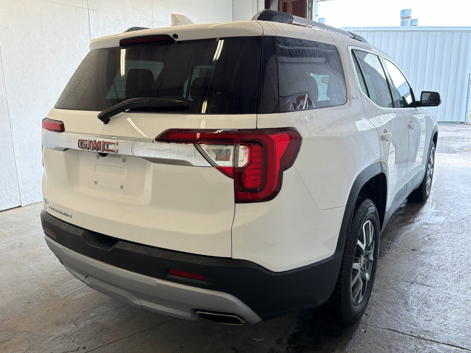 Used 2023 GMC Acadia SLT FWD image 5