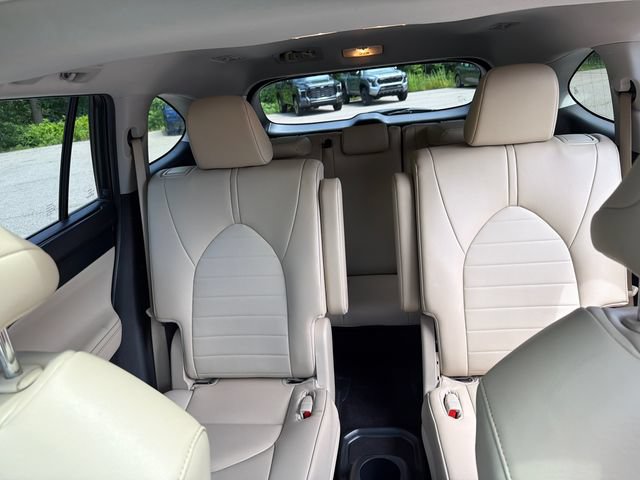 Used 2023 Toyota Highlander XLE AWD/4WD image 37