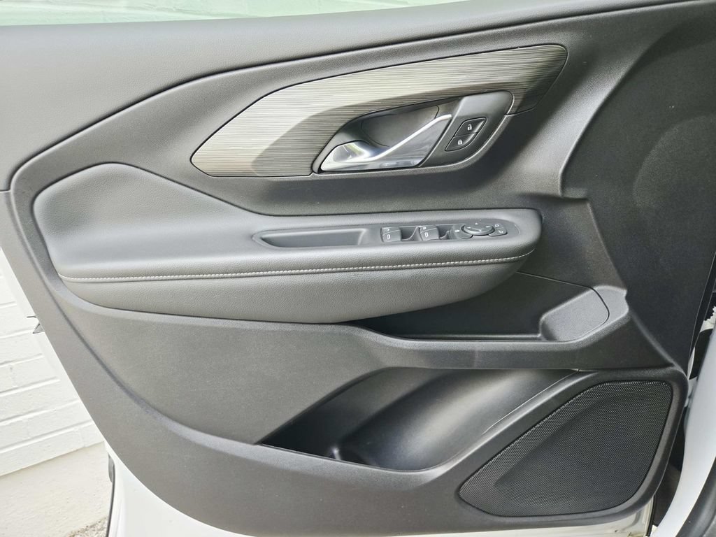 Used 2024 GMC Terrain SLE w/ Driver Convenience Package FWD image 35