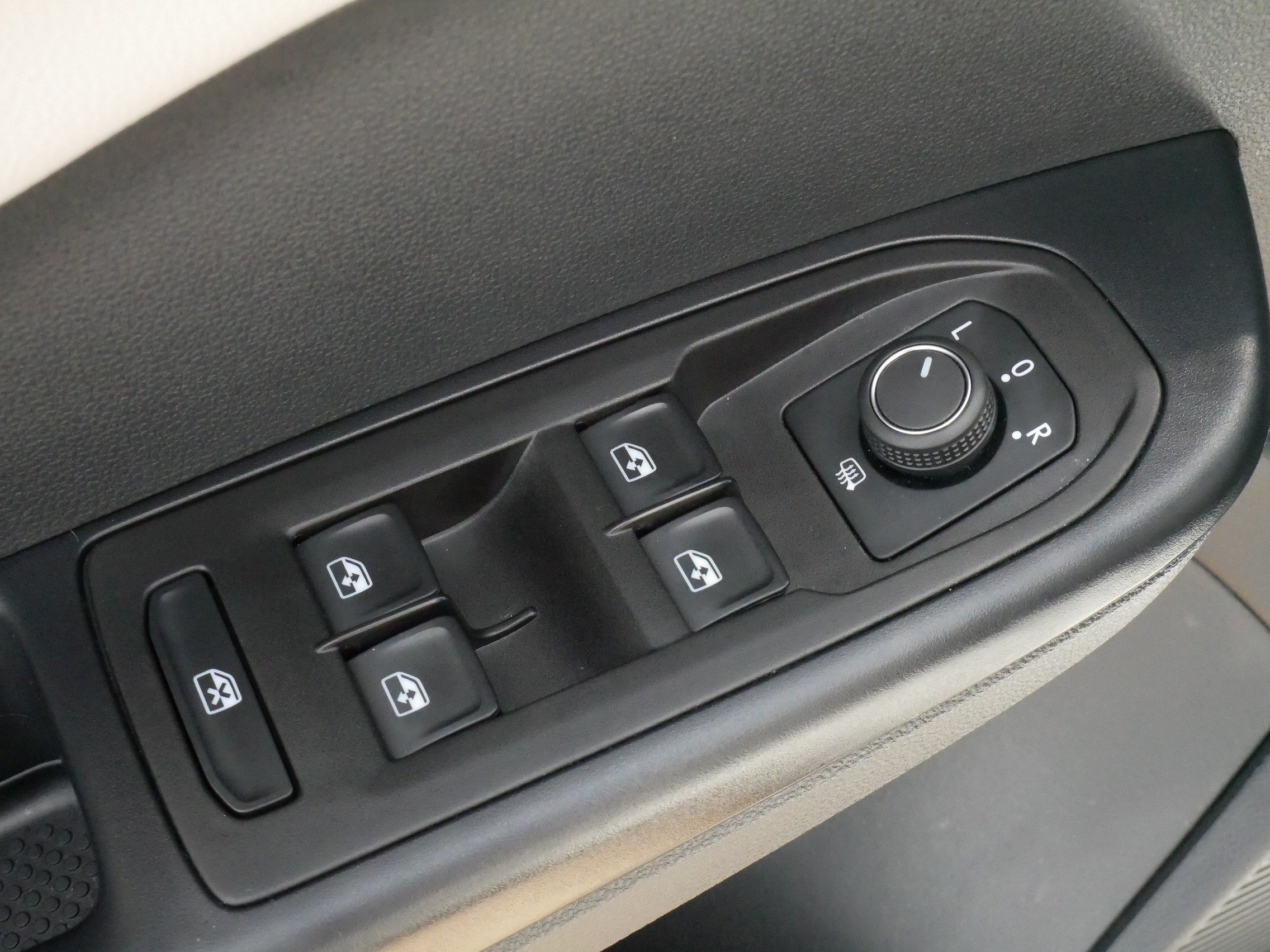 Used 2025 Volkswagen Taos SEL AWD/4WD image 19
