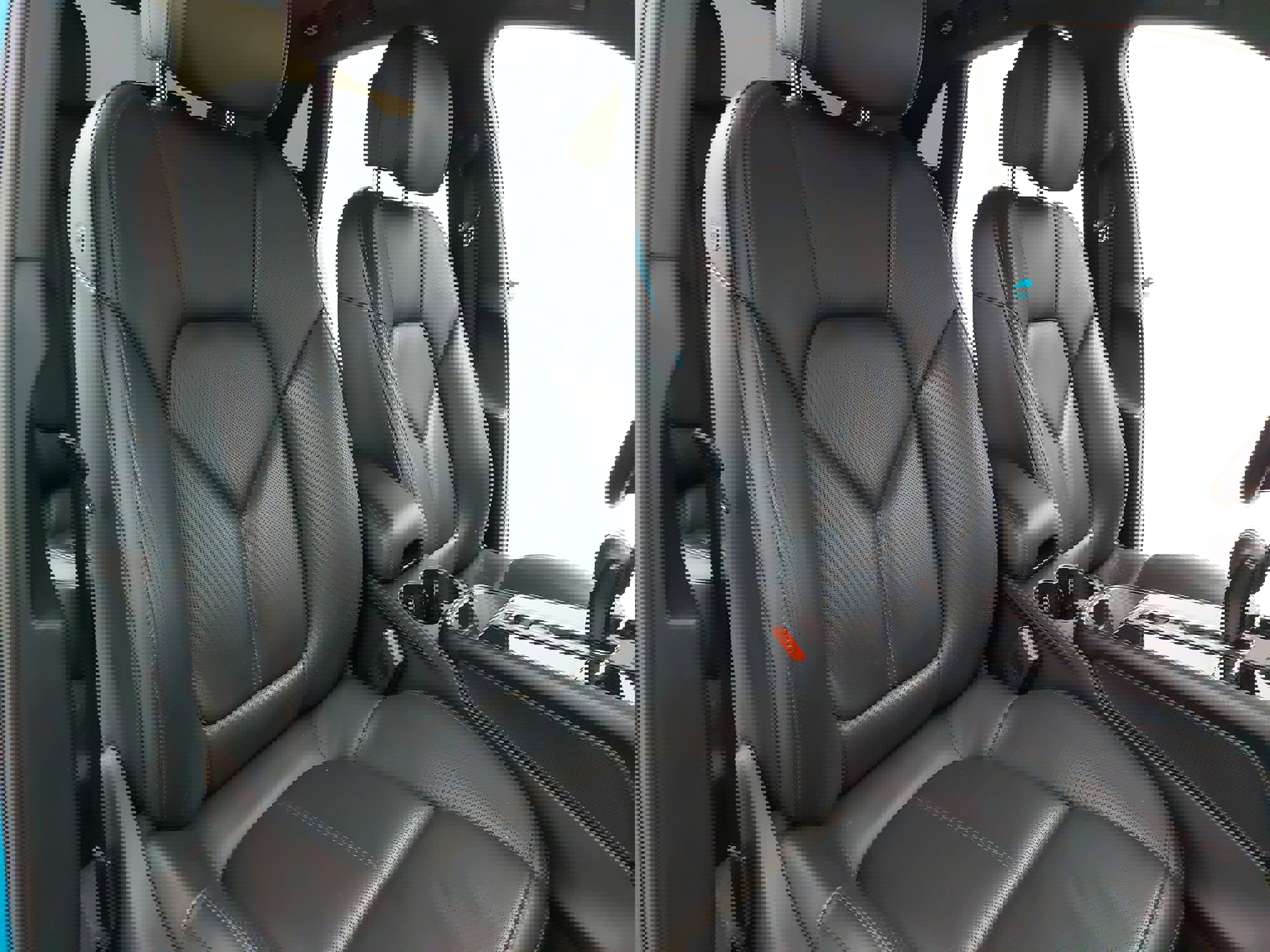 Used 2022 Porsche Macan w/ Premium Package Plus image 12