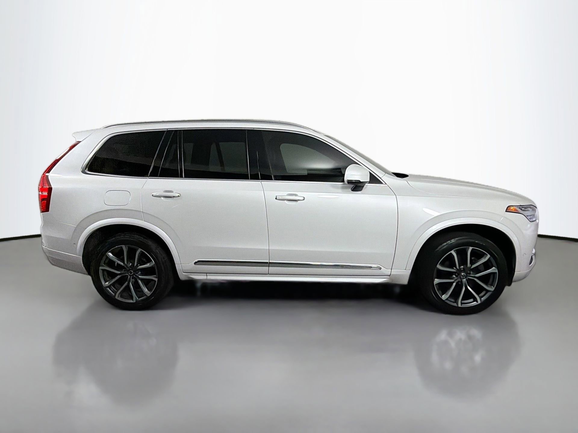 Used 2017 Volvo XC90 T6 Inscription w/ Vision Package image 5