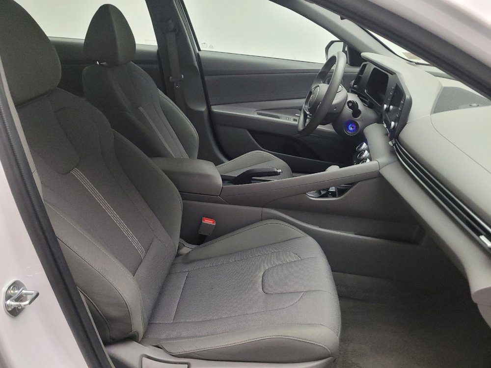 Used 2024 Hyundai Elantra SE FWD image 21