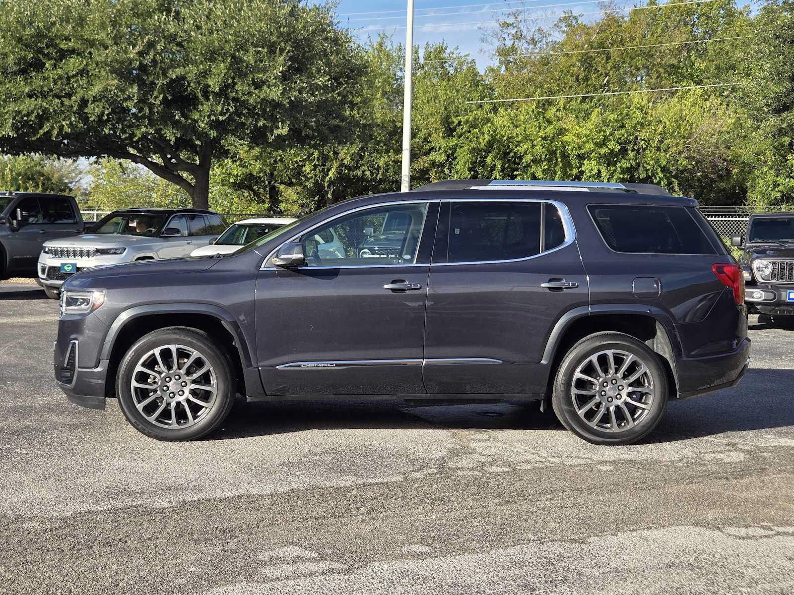 Certified 2021 GMC Acadia Denali w/ Denali Technology Package FWD image 4