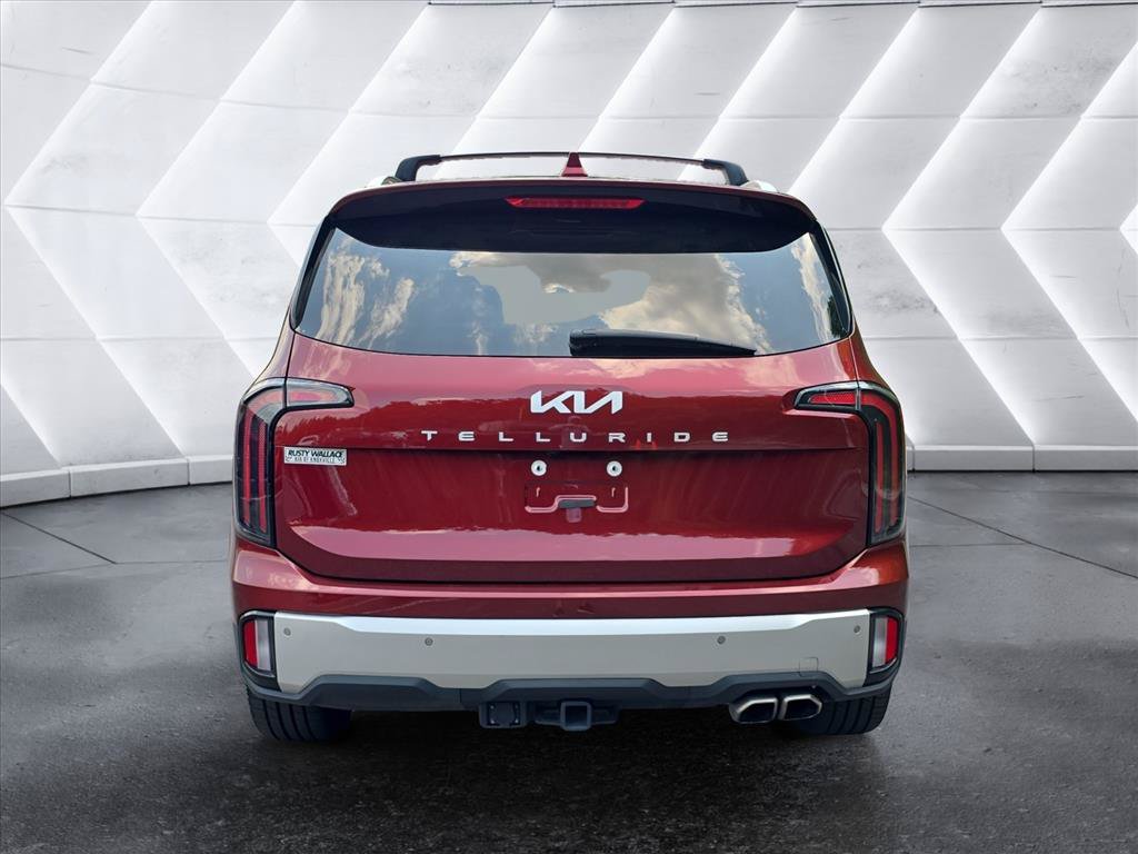 Used 2024 Kia Telluride EX w/ EX Captain's Chair Package FWD image 4
