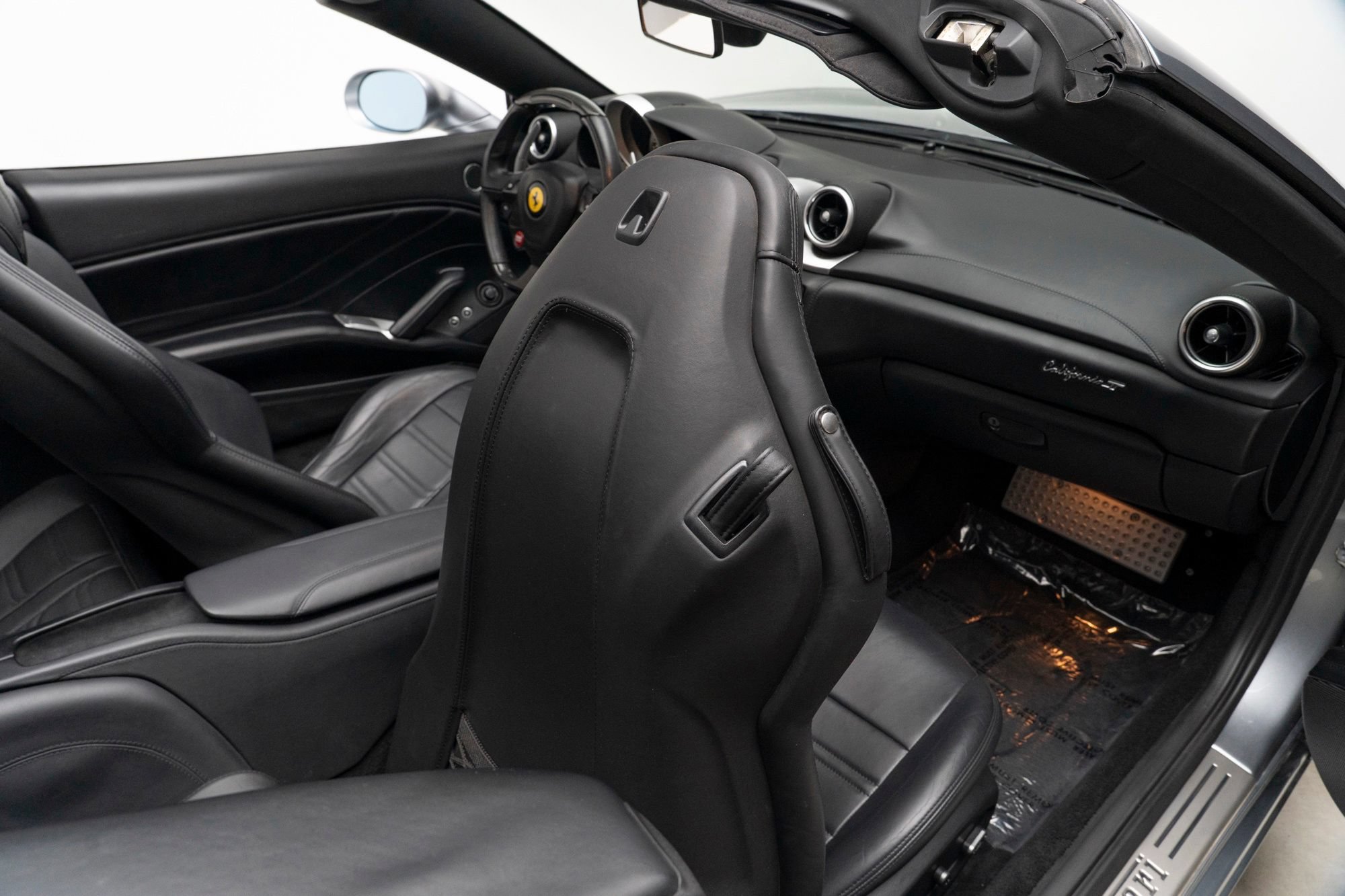 Used 2016 Ferrari California T RWD image 47