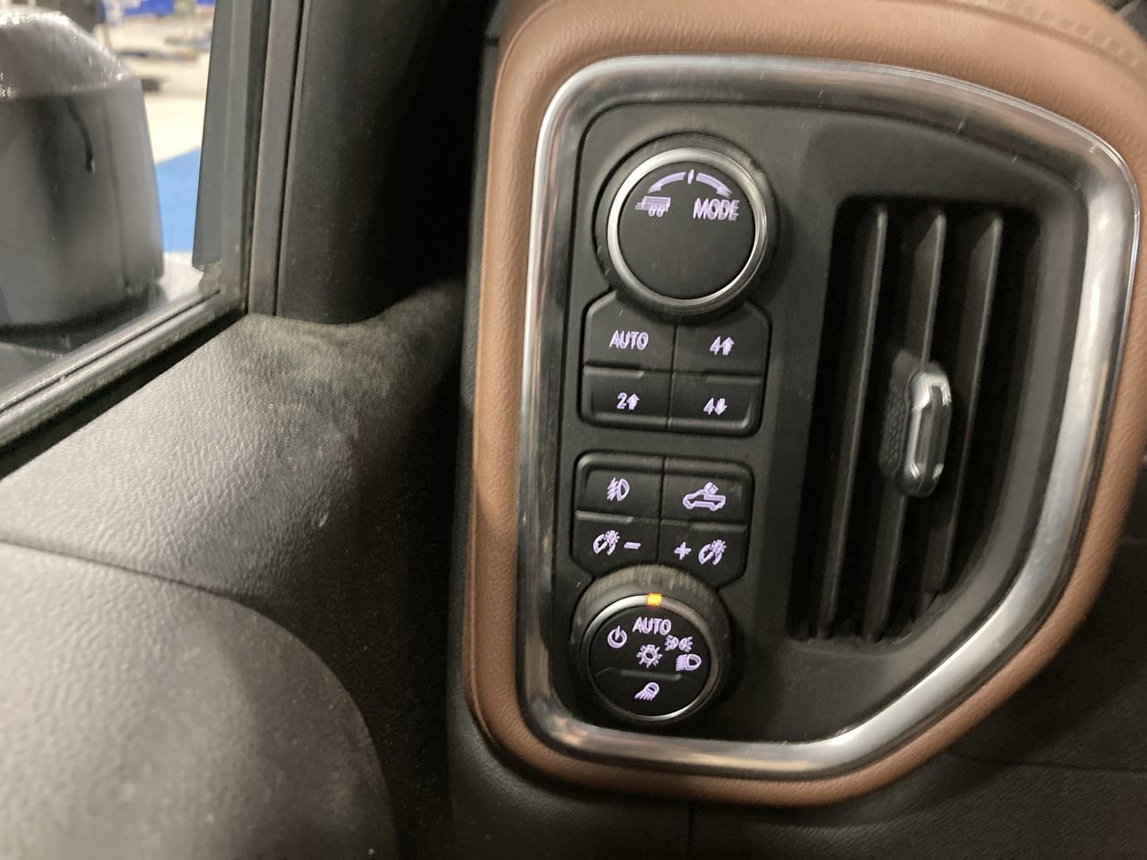 Used 2022 Chevrolet Silverado 3500 High Country AWD/4WD image 17