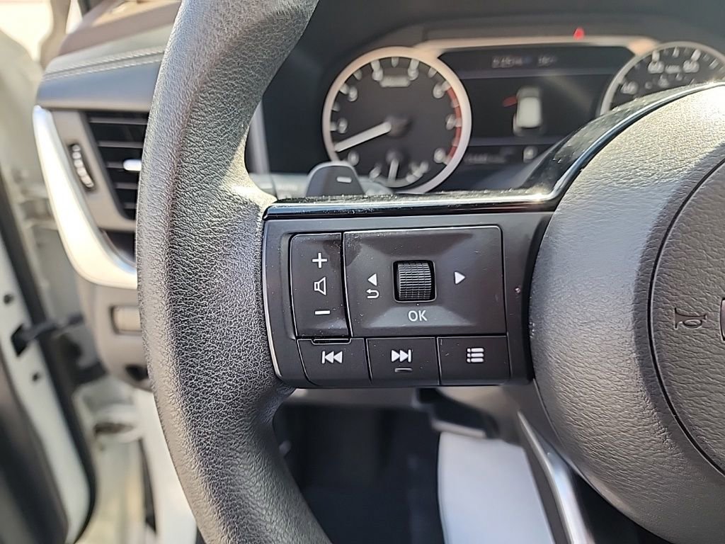 Used 2023 Nissan Rogue SV image 16