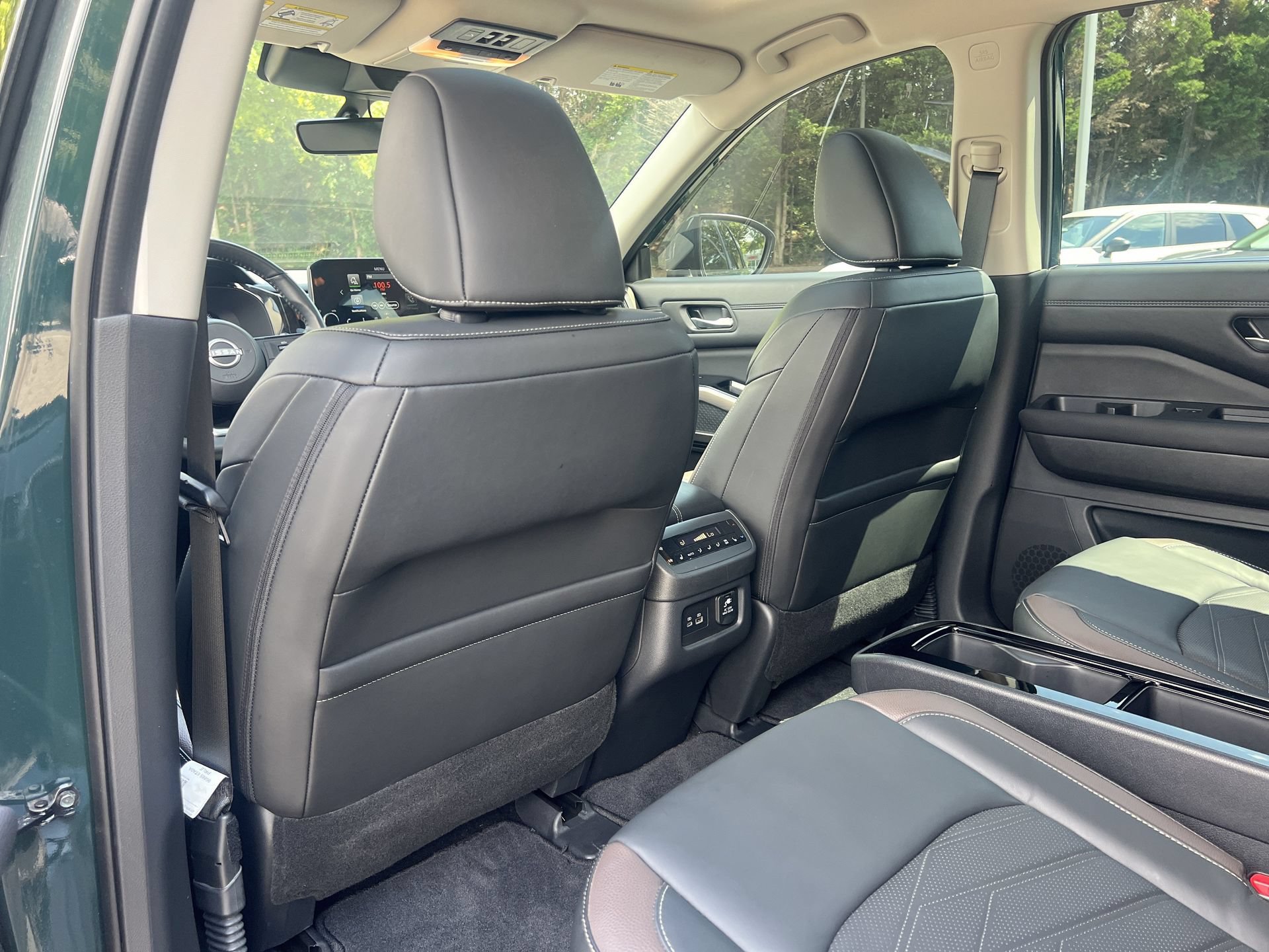 Certified 2025 Nissan Pathfinder Platinum FWD image 21