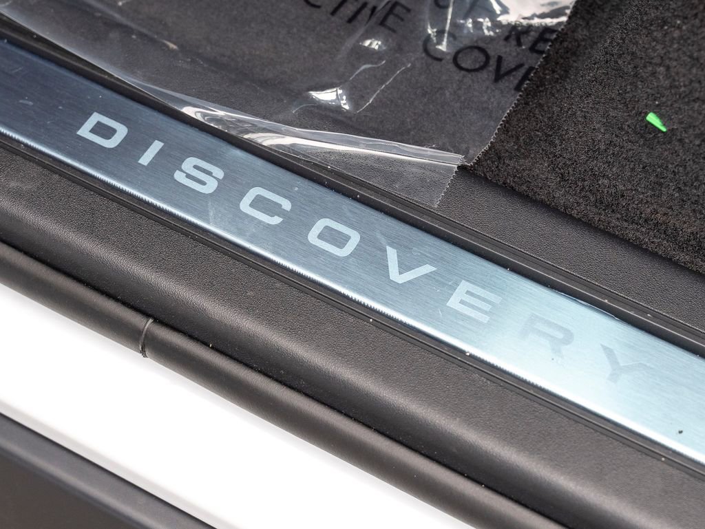 New 2025 Land Rover Discovery S image 15