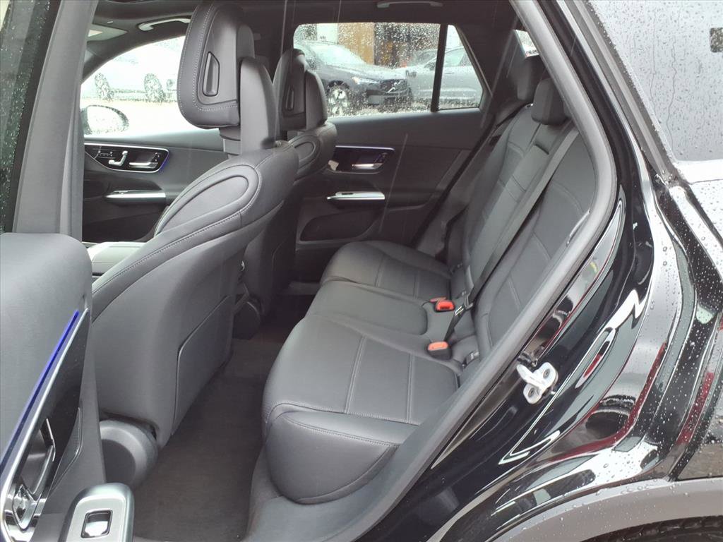 Used 2026 Mercedes-Benz GLC 300 4MATIC image 12