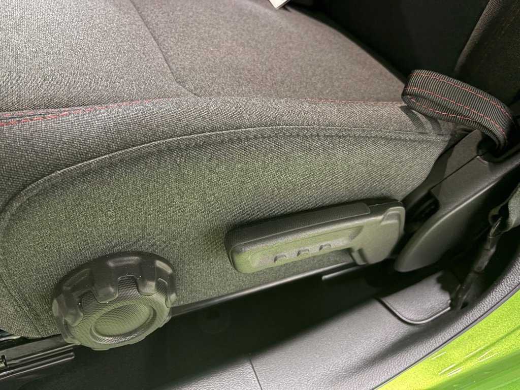 Used 2025 Jeep Wrangler Rubicon w/ Technology Group image 23