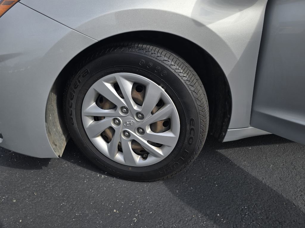 Used 2019 Hyundai Elantra SE image 9