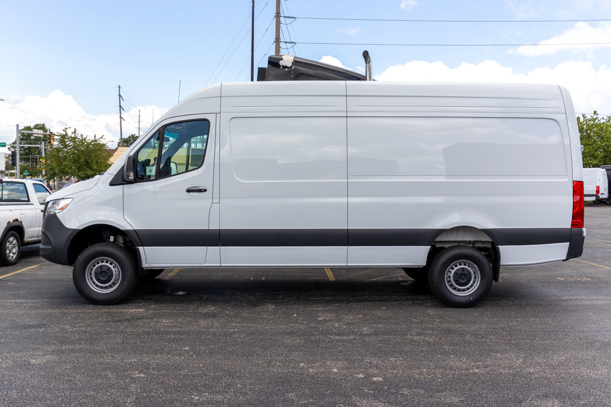 Used 2024 Mercedes-Benz Sprinter 2500 image 4