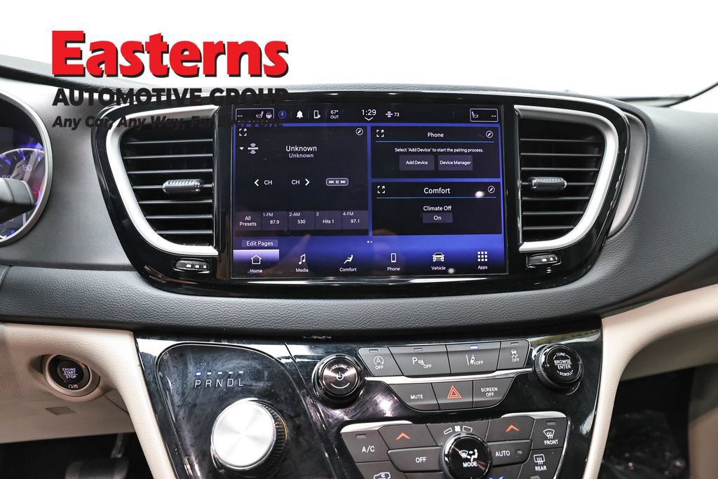 Used 2023 Chrysler Pacifica Touring-L FWD image 12