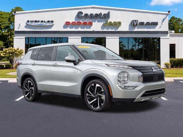 Used 2023 Mitsubishi Outlander SE AWD/4WD image 2