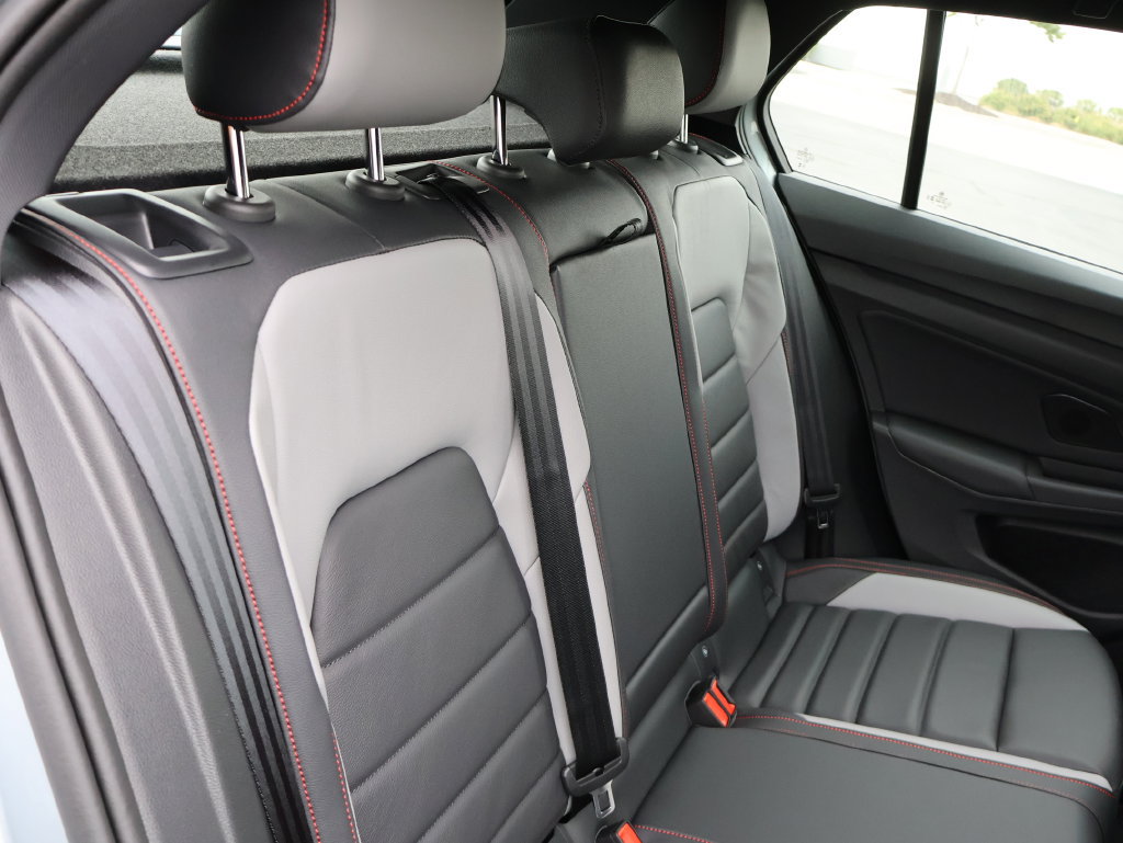 New 2026 Volkswagen GTI SE FWD image 32