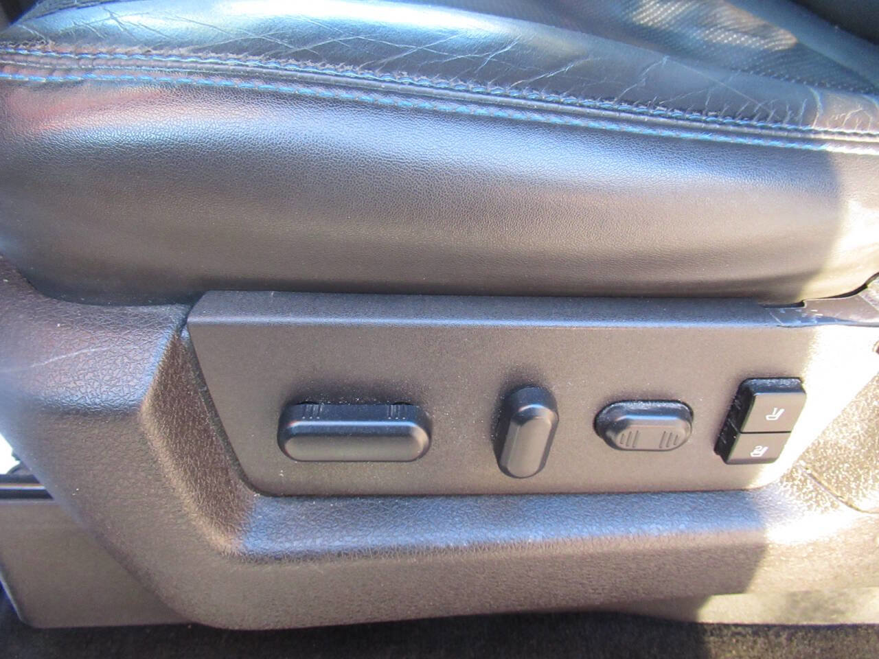 Used 2014 Ford F150 Raptor w/ Equipment Group 801A Luxury image 31