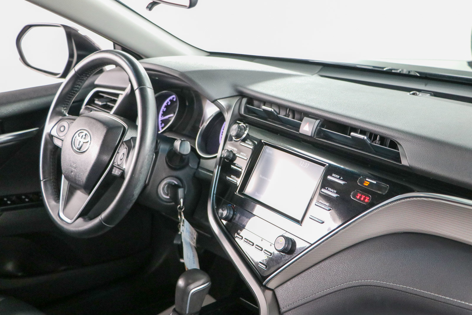 Used 2018 Toyota Camry SE w/ Moonroof Package FWD image 26