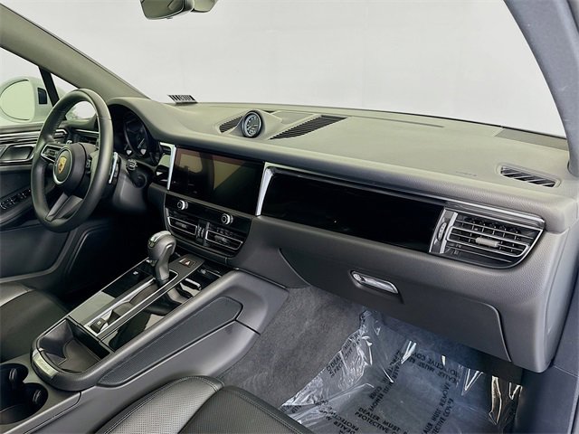 Certified 2024 Porsche Macan image 23