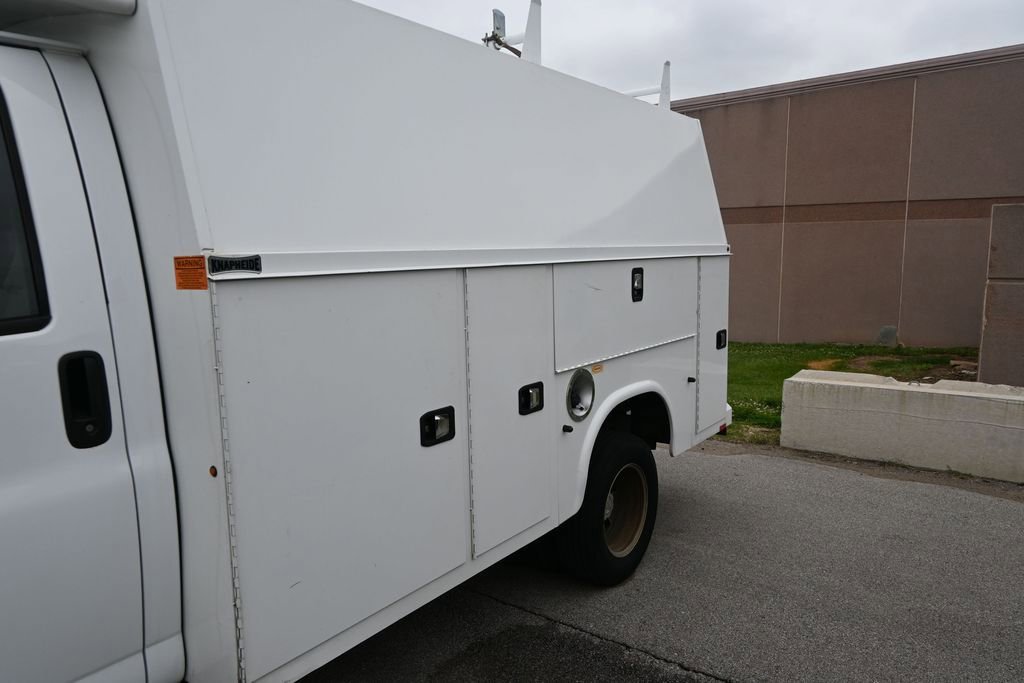Used 2017 Chevrolet Express 3500 RWD image 10