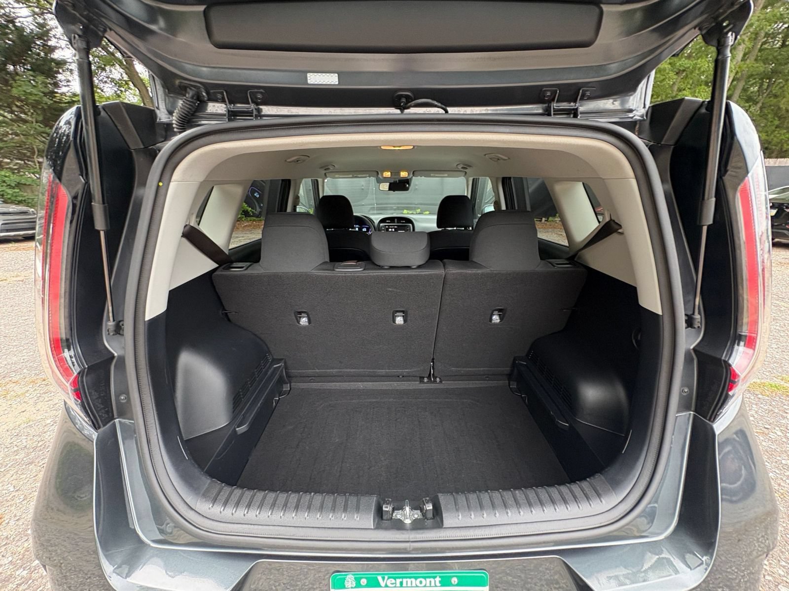 Used 2025 Kia Soul LX w/ LX Technology Package FWD image 29