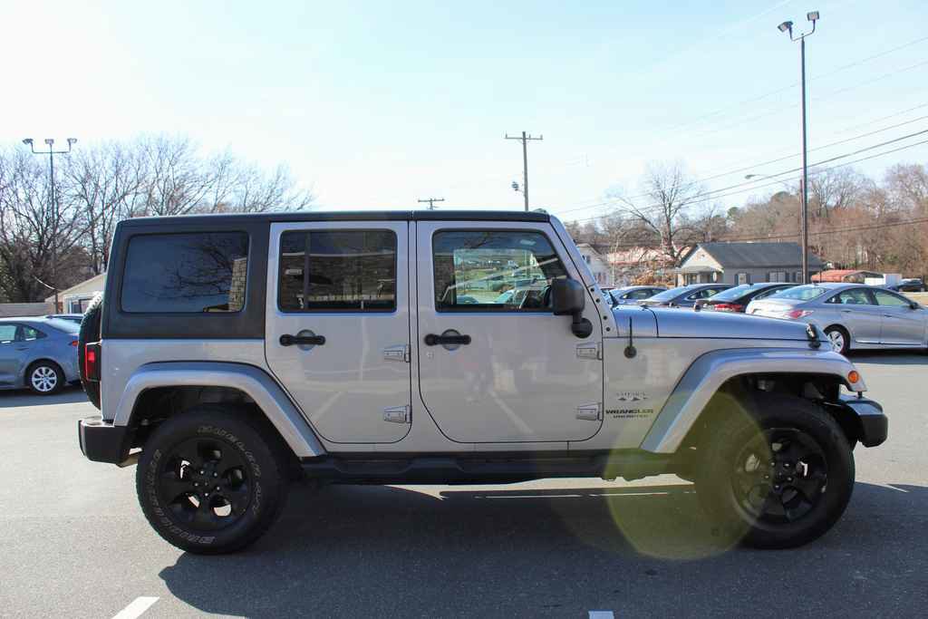 Used 2016 Jeep Wrangler Unlimited Sahara w/ Dual Top Group image 4