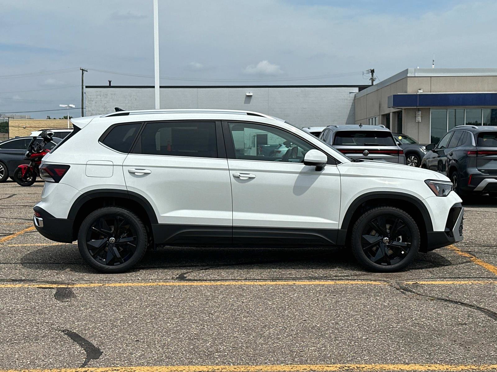 New 2025 Volkswagen Taos SE image 6