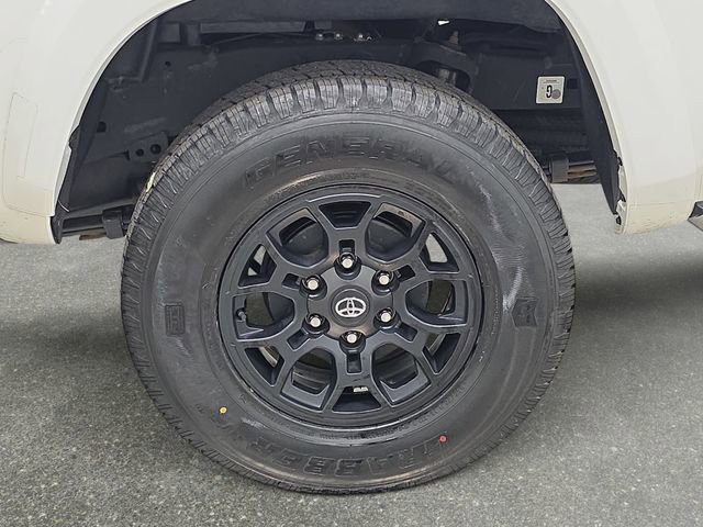 Certified 2022 Toyota Tacoma SR5 image 29