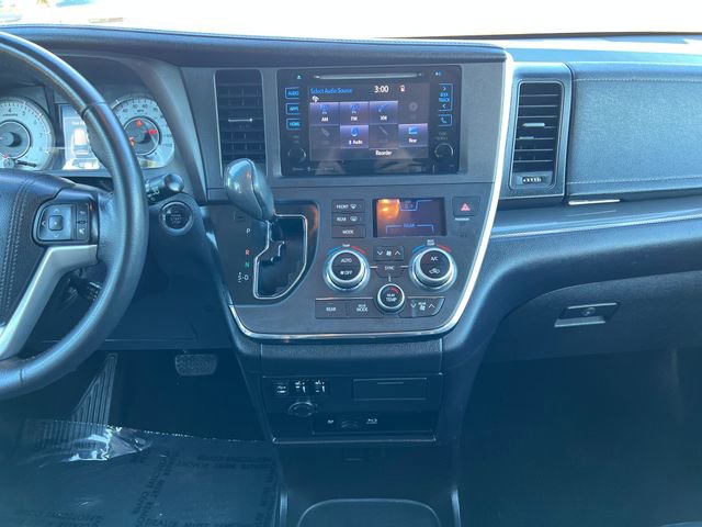 Used 2017 Toyota Sienna SE image 23