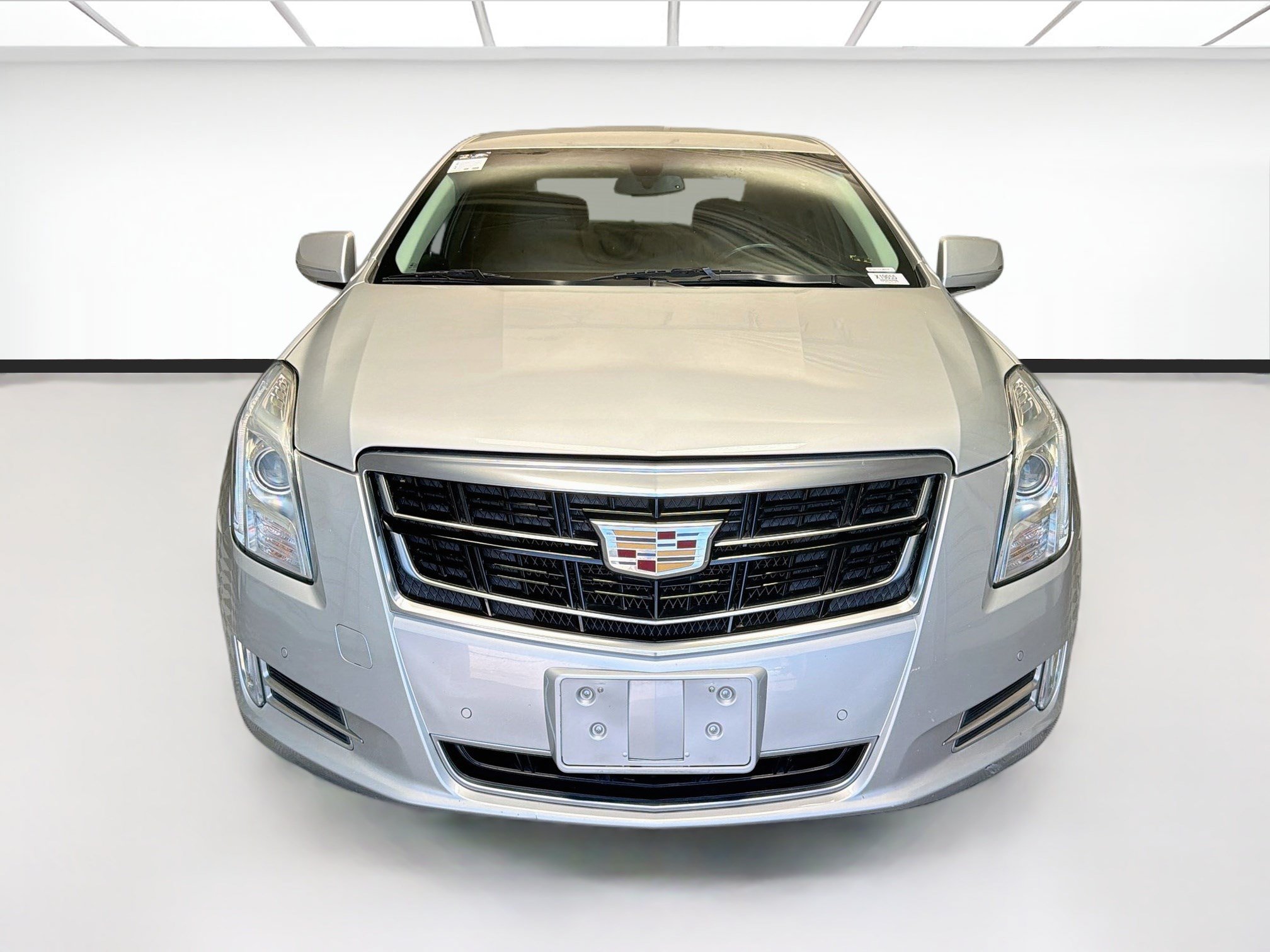 Used 2017 Cadillac XTS Luxury FWD image 2