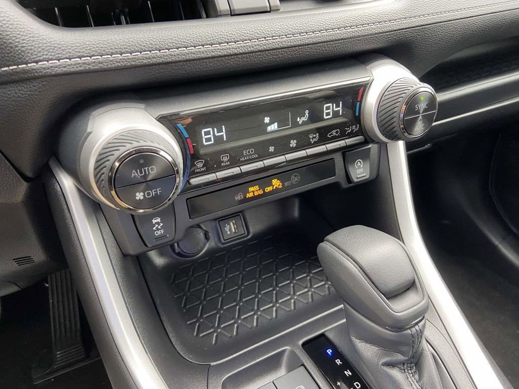 Used 2025 Toyota RAV4 XLE image 21