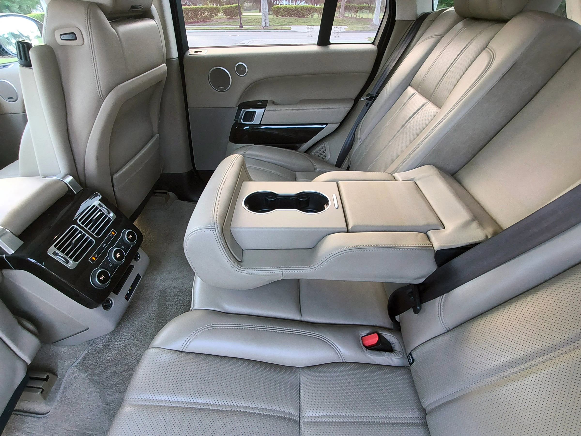 Used 2015 Land Rover Range Rover HSE image 33