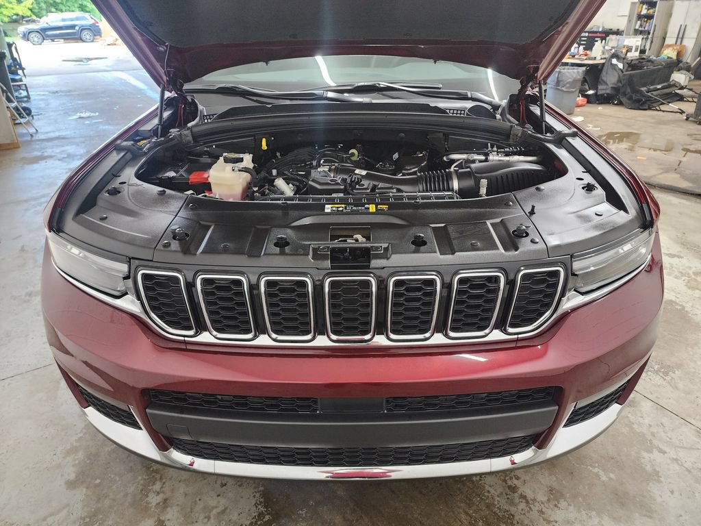 Used 2024 Jeep Grand Cherokee L Limited AWD/4WD image 38