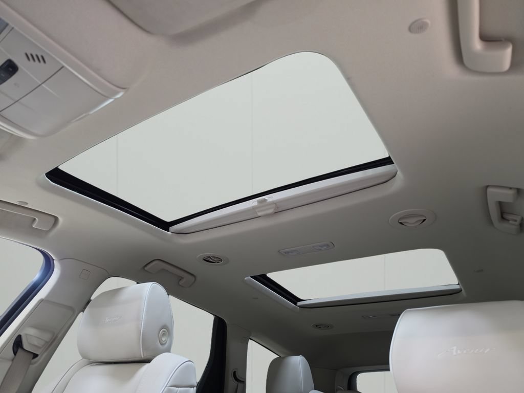 Used 2023 Buick Enclave Avenir w/ Avenir Technology Package AWD/4WD image 31