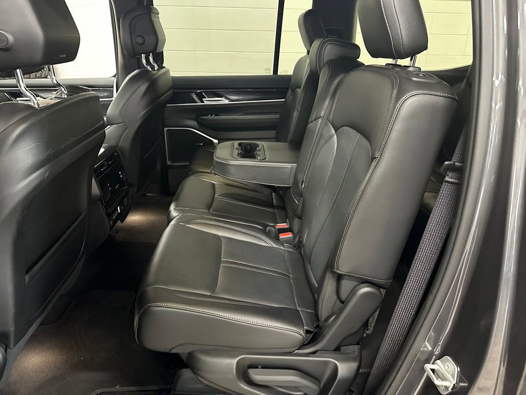 Used 2024 Jeep Wagoneer 4WD image 38