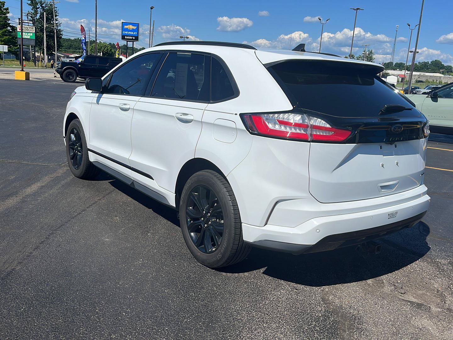 Used 2024 Ford Edge SE w/ Black Appearance Package AWD/4WD image 3