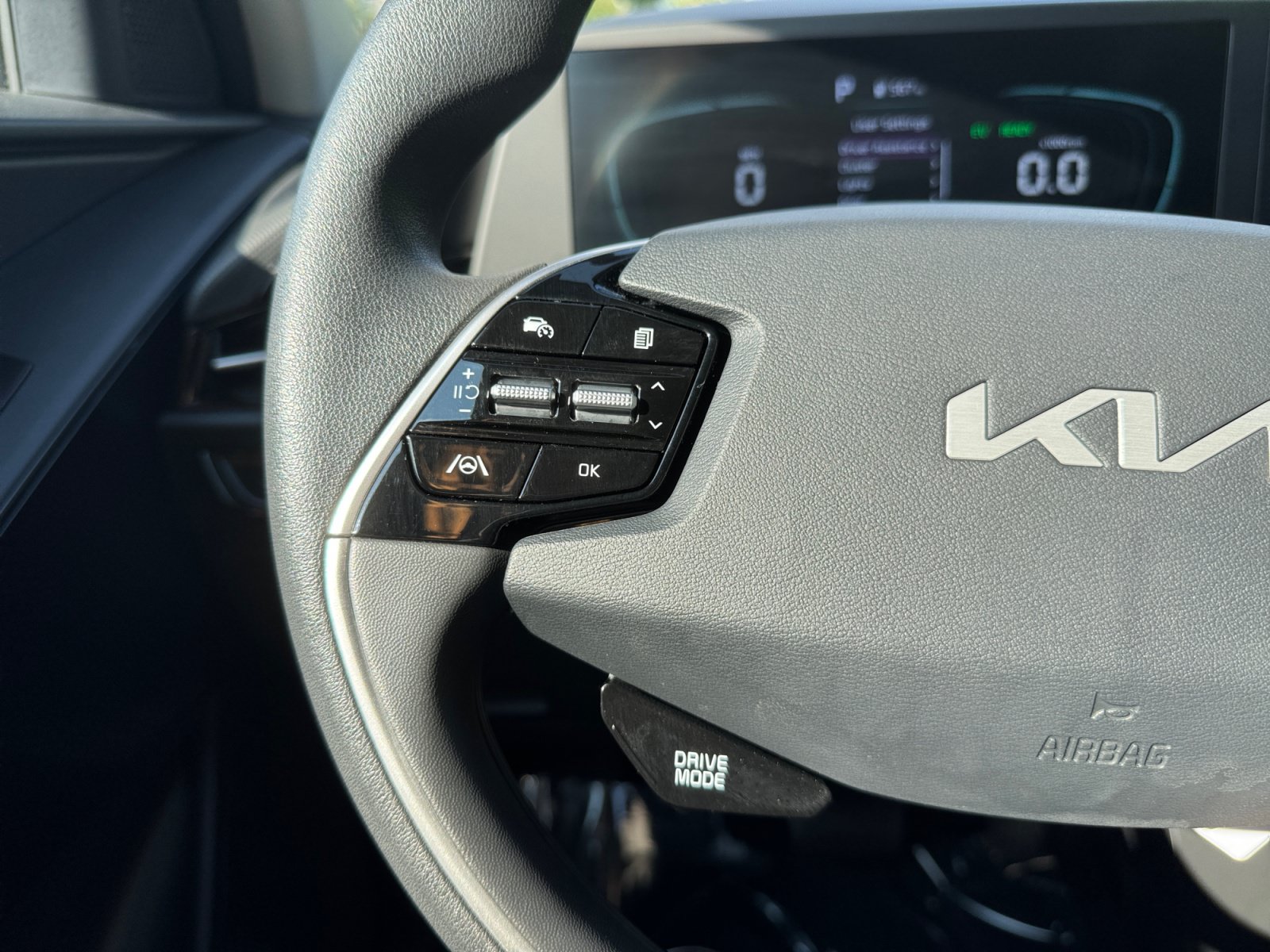 Used 2025 Kia Niro LX FWD image 21