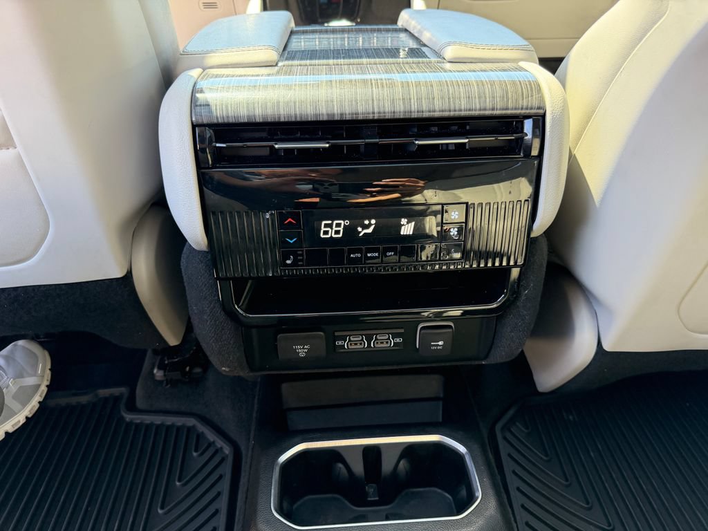 Used 2022 Jeep Wagoneer Series III w/ Premium Group I AWD/4WD image 22