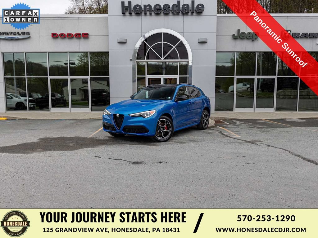 Used 2022 Alfa Romeo Stelvio Veloce AWD/4WD image 1