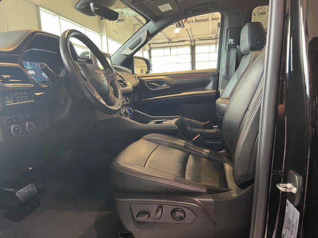 Used 2023 Chevrolet Suburban High Country AWD/4WD image 17