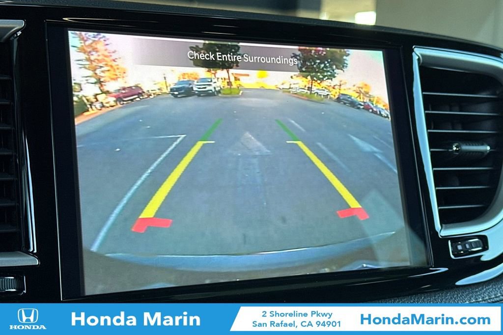 Used 2024 Chrysler Pacifica Select image 25