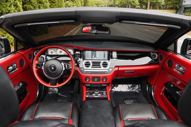 Used 2016 Rolls-Royce Dawn RWD image 29