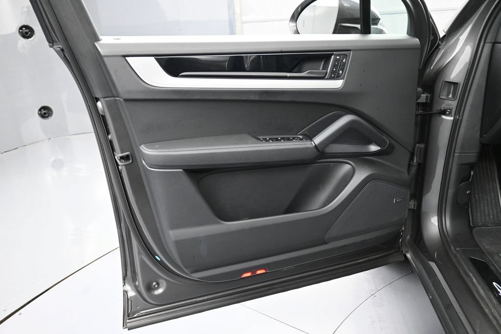 Certified 2026 Porsche Cayenne AWD/4WD image 15
