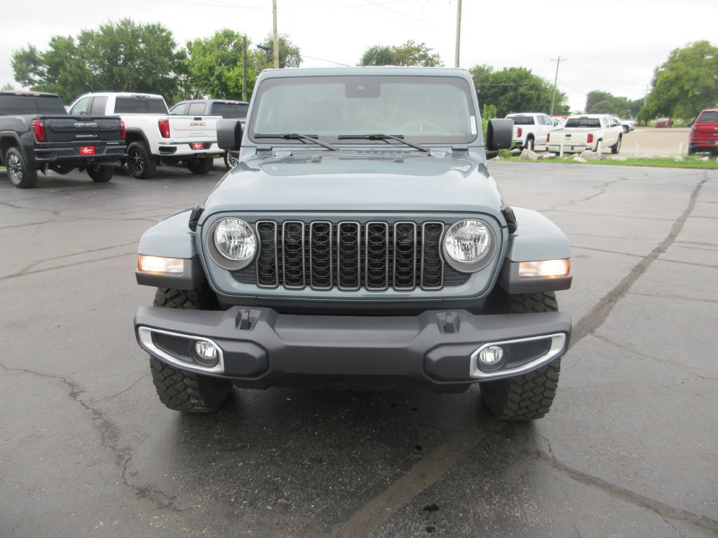 Used 2025 Jeep Gladiator Overland AWD/4WD image 13
