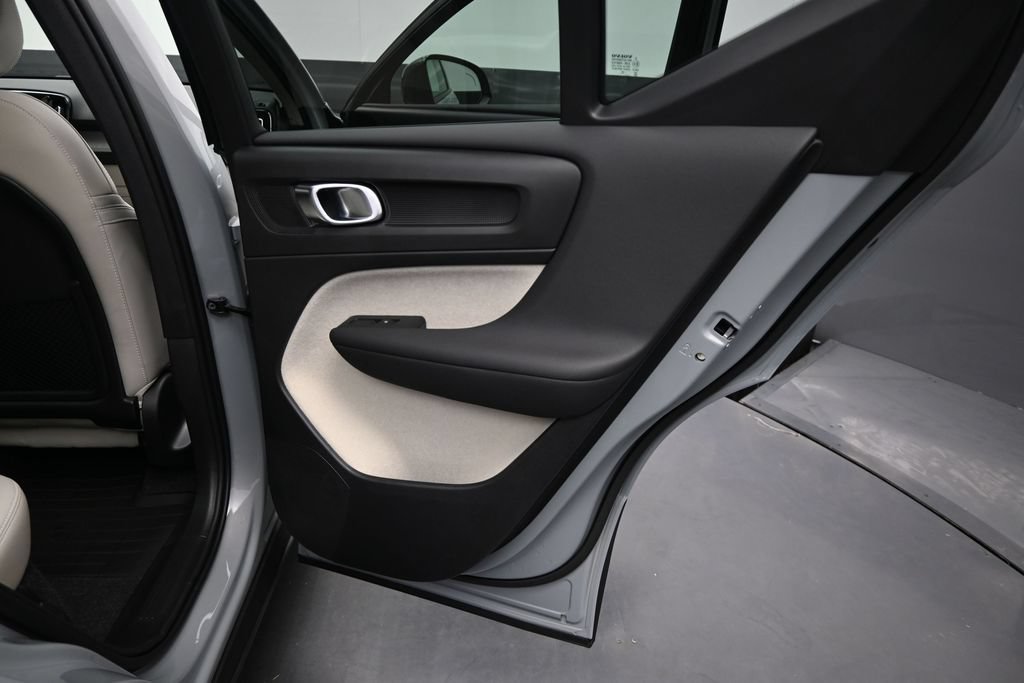 New 2026 Volvo XC40 B5 Plus w/ Protection Package Premier AWD/4WD image 18