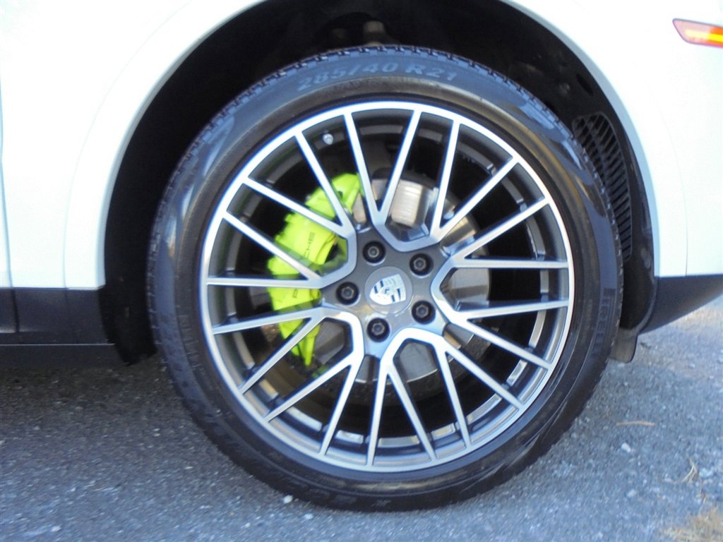 Used 2019 Porsche Cayenne E-Hybrid image 17