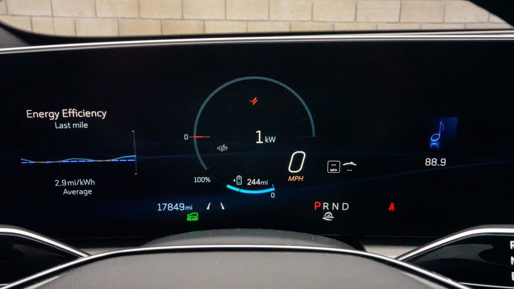 Certified 2025 Cadillac Lyriq Luxury image 26