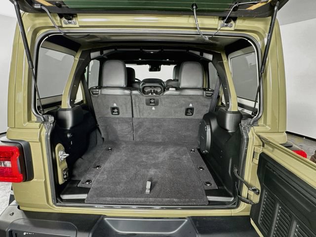 Used 2025 Jeep Wrangler Unlimited Rubicon AWD/4WD image 31