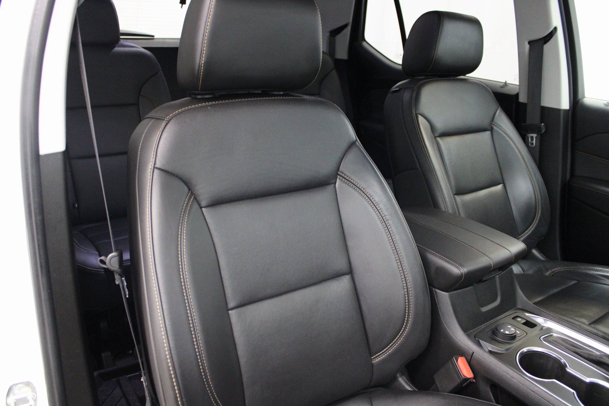 Used 2020 Chevrolet Traverse Premier w/ LPO, Blackout Package image 36